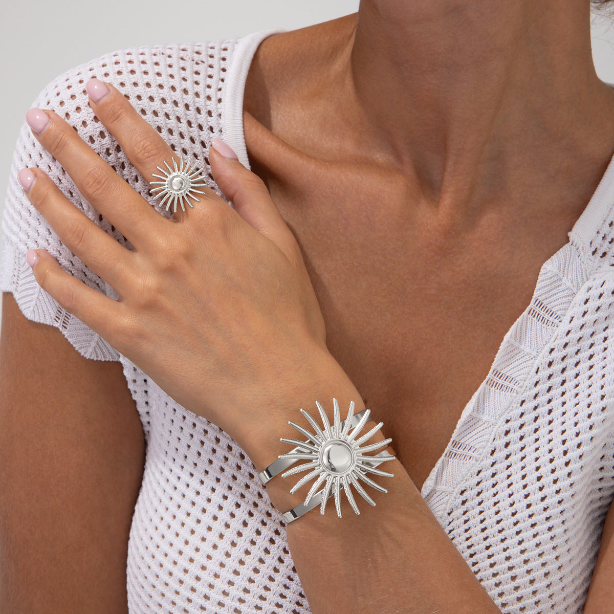 Retro Floral Hollow Sunflower Bangle Bracelet Set for Women