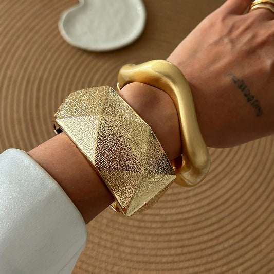 Geometric Alloy Wave Pattern Bracelet Set