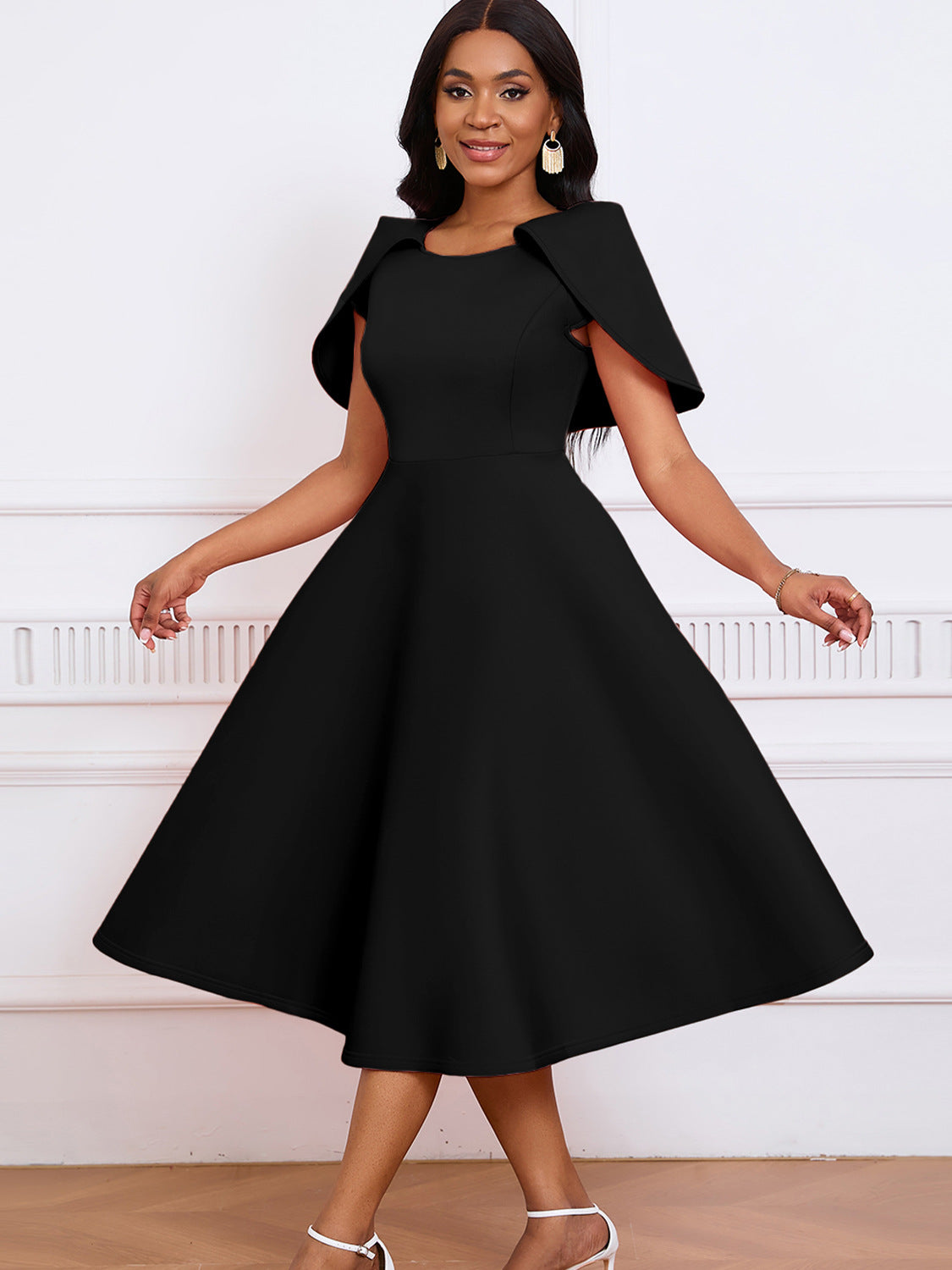Elegant Cape Dress For Parties Made Of Polyester