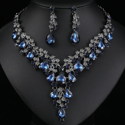 Elegant Floral Necklace and Earring Set in Alloy