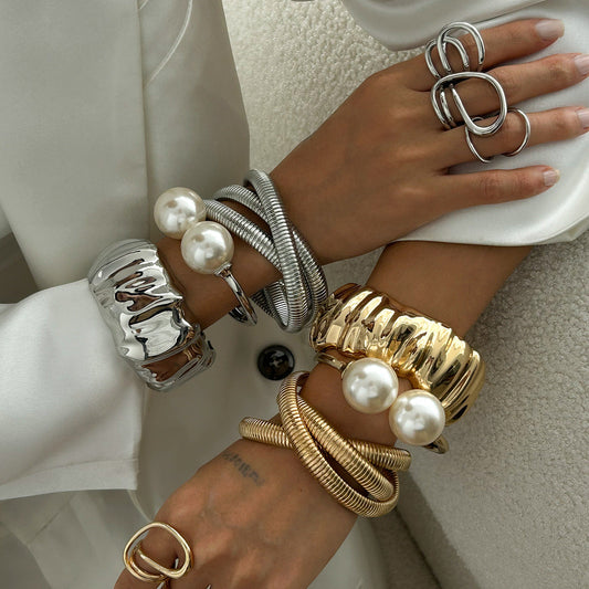 Vintage Metal Twist Line Bracelet Set With Irregular Ruffled Pearl