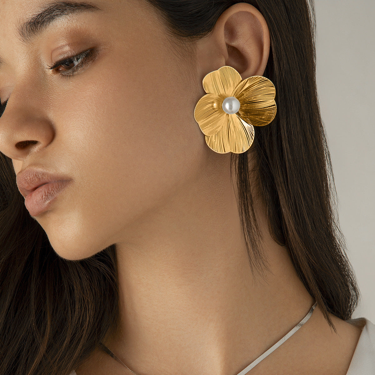 Metallic Ginkgo Leaf Stud Earrings With Flower Design