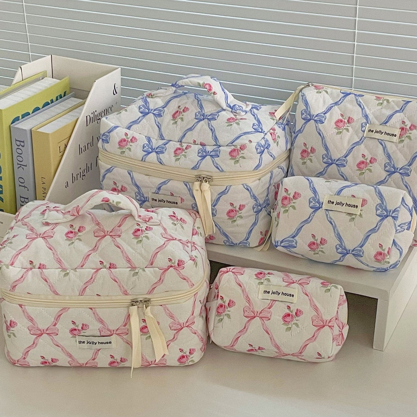 Bow Flower Large Capacity Makeup Bag Vintage Quilted Toiletry Pouch