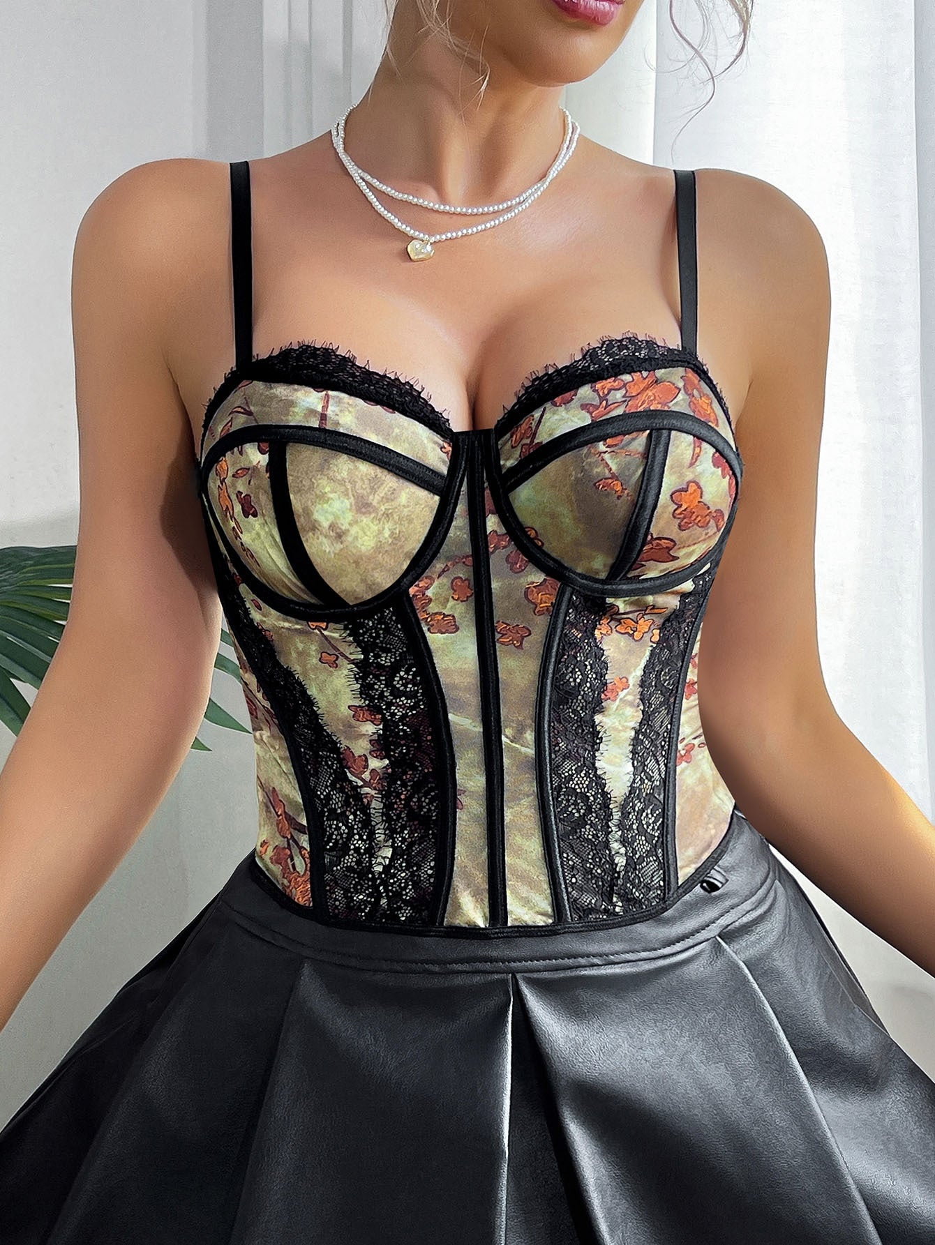 Sleeveless Sexy Lace-Up Crop Top With Underwire