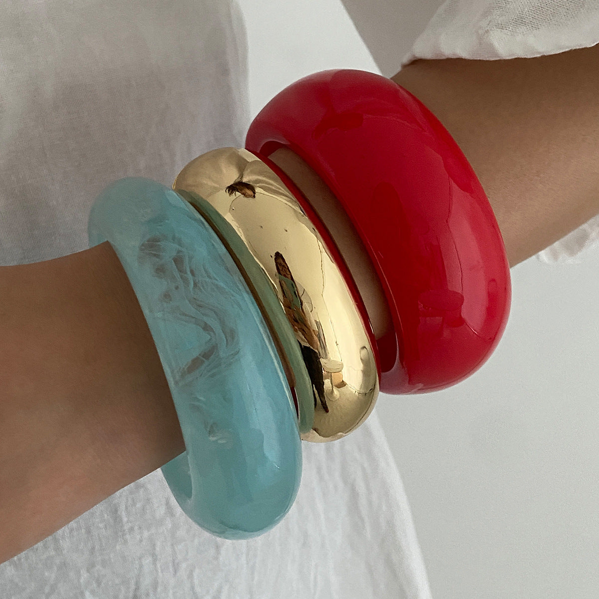 Fashionable Resin Bangles With Ombre Texture
