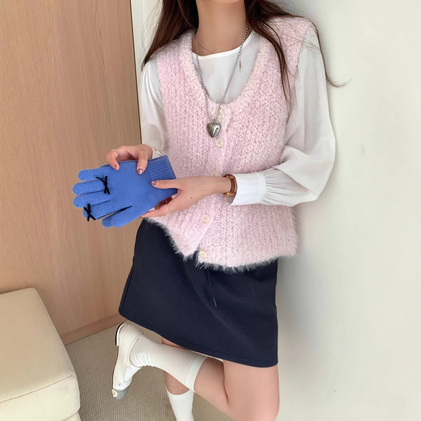 Trendy Solid Color Knitted Vest with Round Neck for Casual Layering