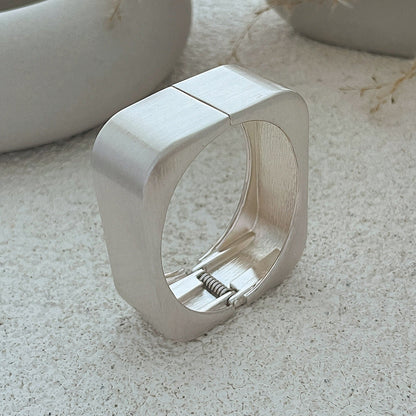 Metallic Spring Bangle Bracelet Stylish Geometric Design For Women