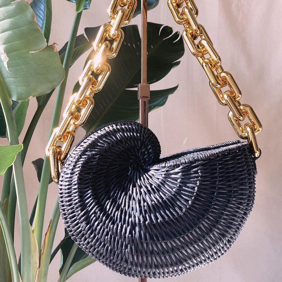 Woven Straw Woven Bag Shell Shape Rattan Woven Bag Personalized Acrylic Chain Shoulder Bag