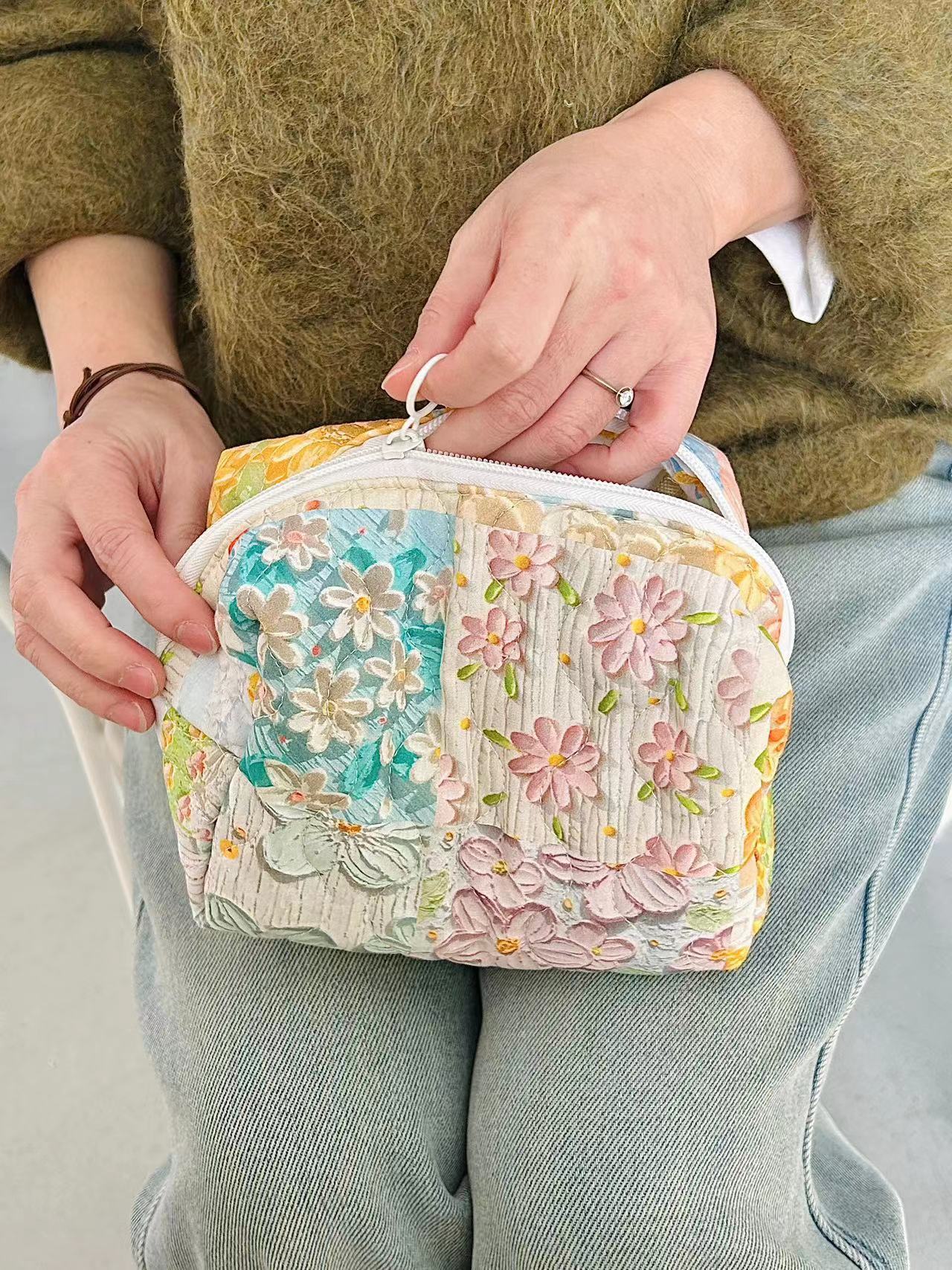 Floral Cartoon Print Portable Cosmetic Bag