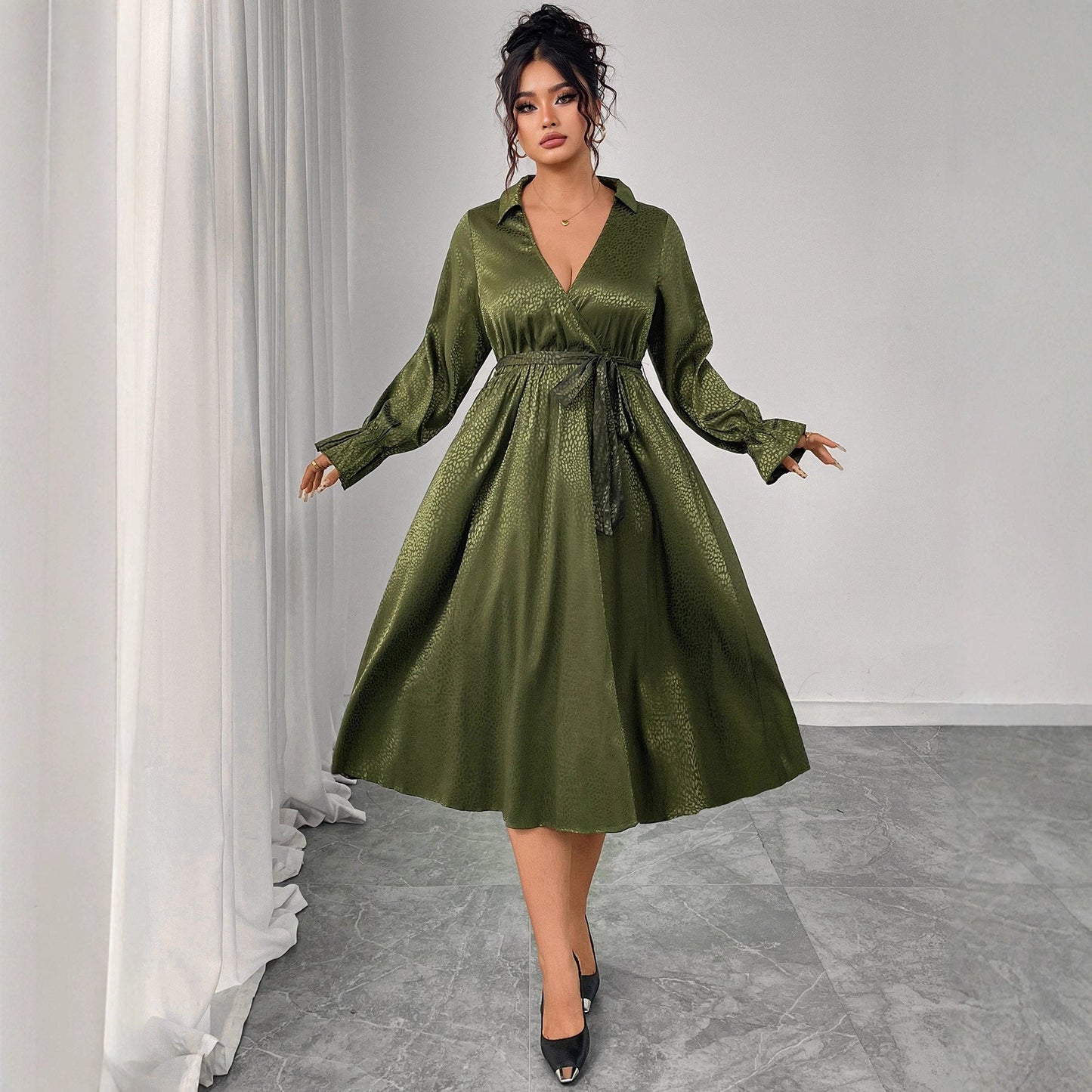 Elegant Vintage High-Waisted A-Line Dress With V-Neck