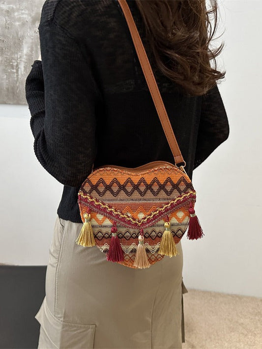 Retro Fashion Heart-Shaped Shoulder Bag Woven Tassel Crossbody