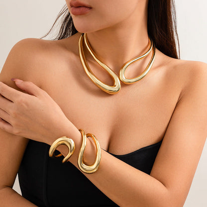 Choker Necklace With Geometric Design In Alloy For Fashionable Wear