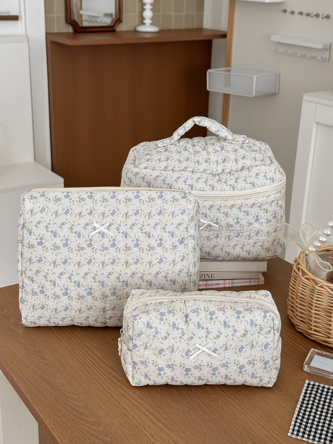 Quilted Makeup Bag with Bow Cute Portable Storage Bag