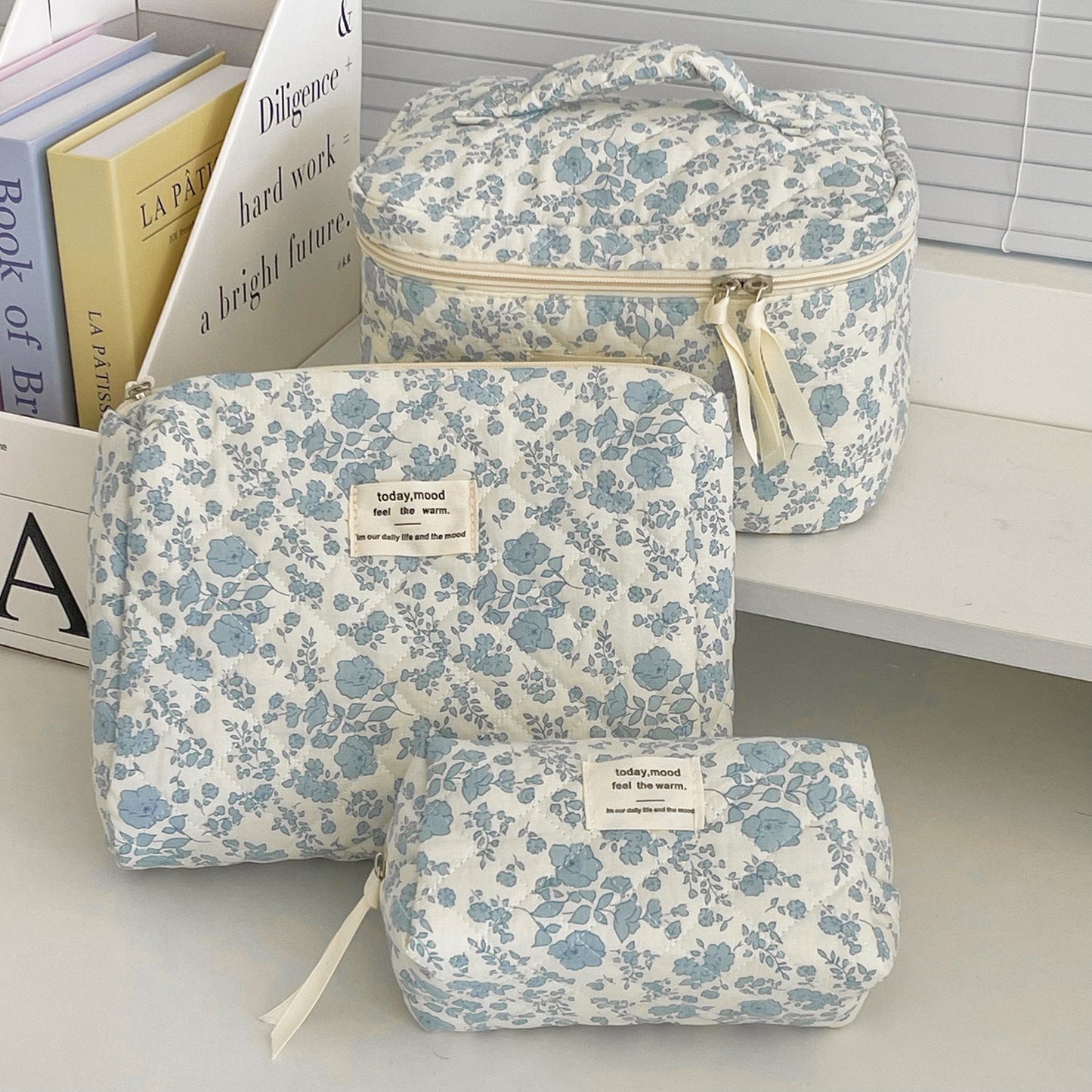 Bow Flower Large Capacity Makeup Bag Vintage Quilted Toiletry Pouch