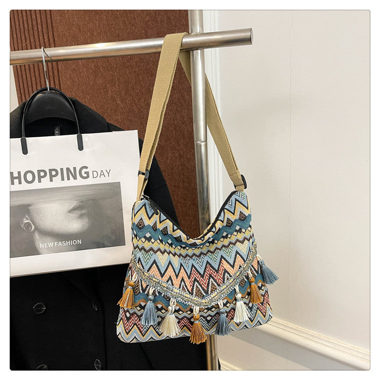 Trendy Bohemian Style Bucket Bag with Tassels