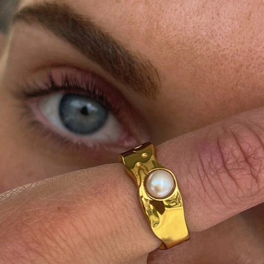 Irrrgular Pearl Vintage Ring