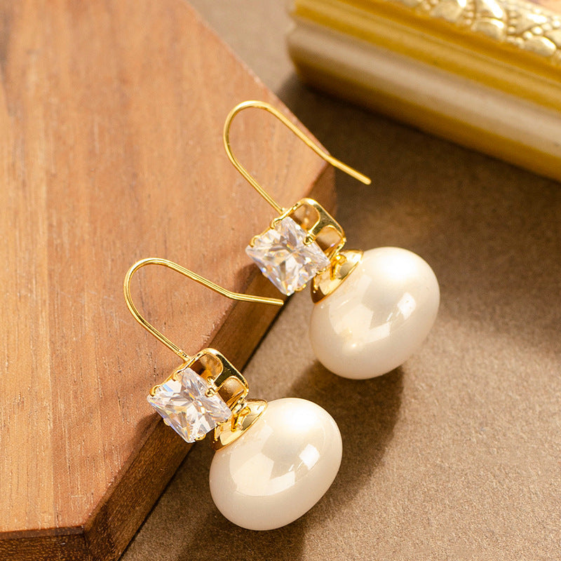 Elegant French-Style Pearl Stud Earrings With Rhinestones
