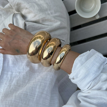 Fashionable Metal Arc Bangle Minimalist Geometric Jewelry for Women