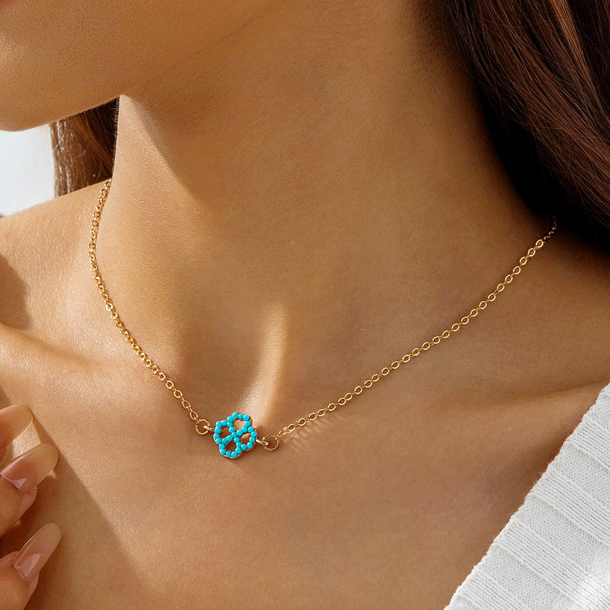 Trendy Minimalist Beaded Necklace With Resin Pendant