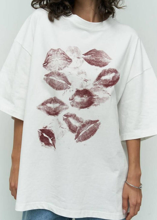 Oversized Cotton T Shirt With Lip Print Design