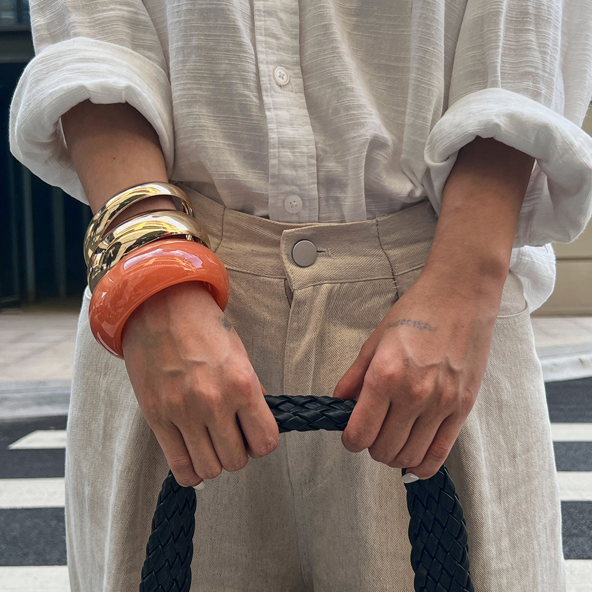 Trendy Acrylic Ombre Round Bangle Bracelet with Metal Finish