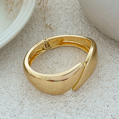 Stylish Wave Pattern Alloy Bracelet Set