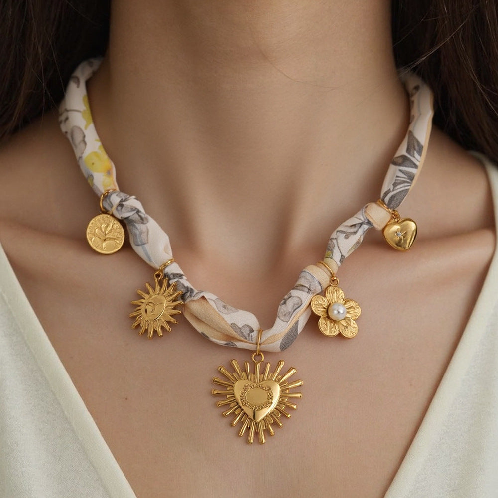 Heart Sun Pendant Necklace Lightweight Luxurious Style