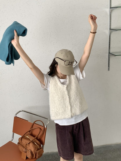 Trendy Solid Color Knitted Vest with Round Neck for Casual Layering