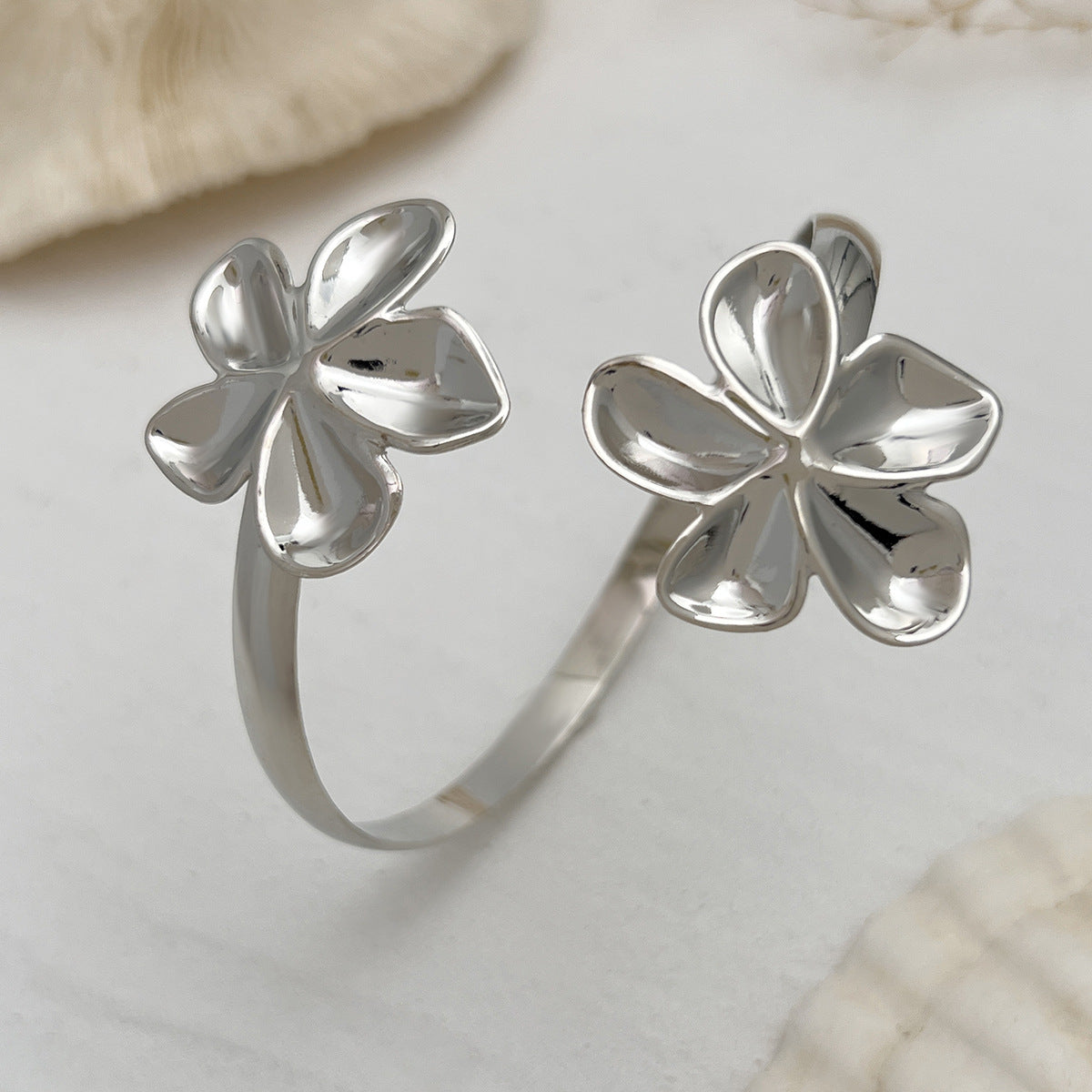 Ocean-Inspired Starfish Open Cuff Bracelet With Floral Design And Faux Pearls