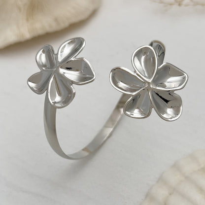 Ocean-Inspired Starfish Open Cuff Bracelet With Floral Design And Faux Pearls