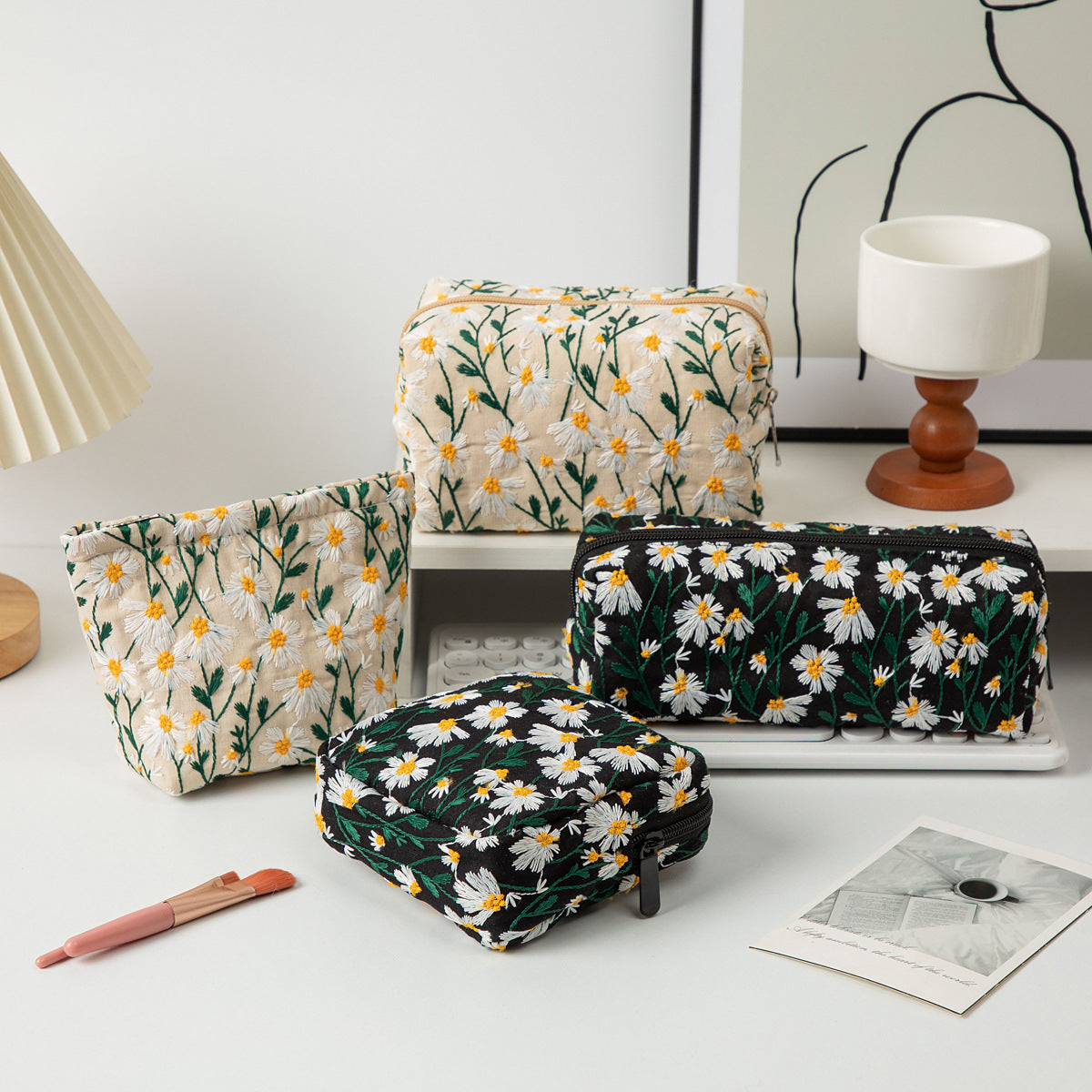 Daisy Embroidered Portable Storage Bag