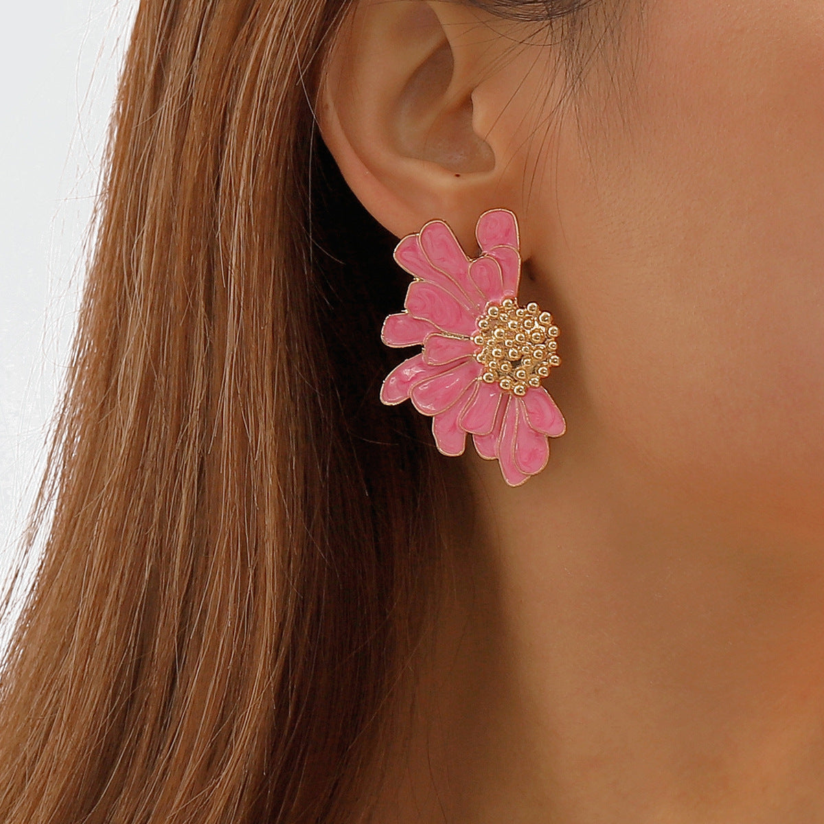 Vintage Alloy Floral Stud Earrings Women'S Temperament Textured Floral Earrings