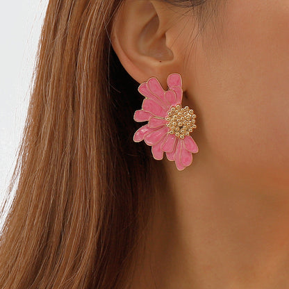Vintage Alloy Floral Stud Earrings Women'S Temperament Textured Floral Earrings