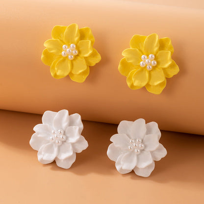 Chic Floral Pearl Earrings Stylish Alloy Flower Studs
