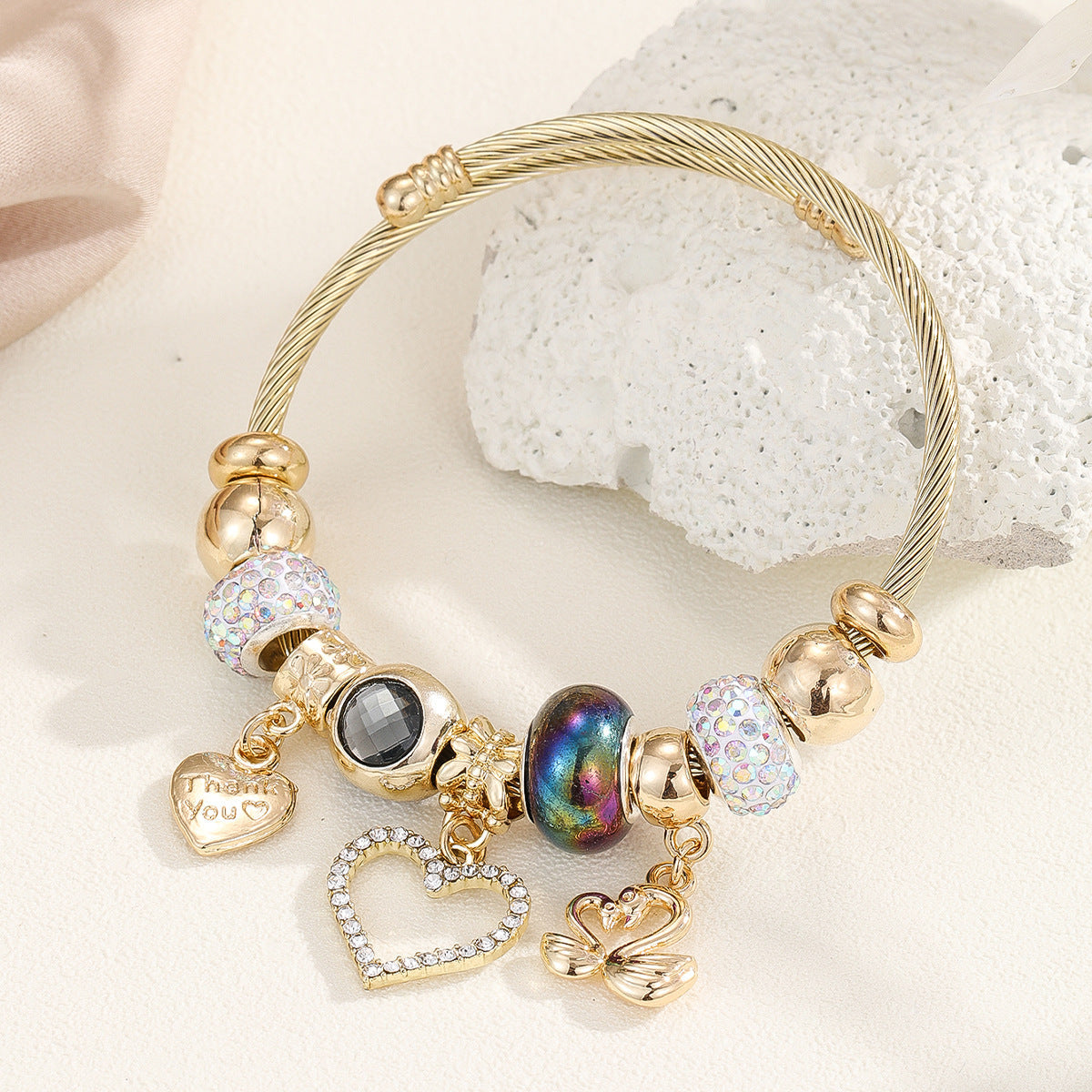 Fashionable Adjustable Gold Stainless Steel Bracelet Elegant Heart Design
