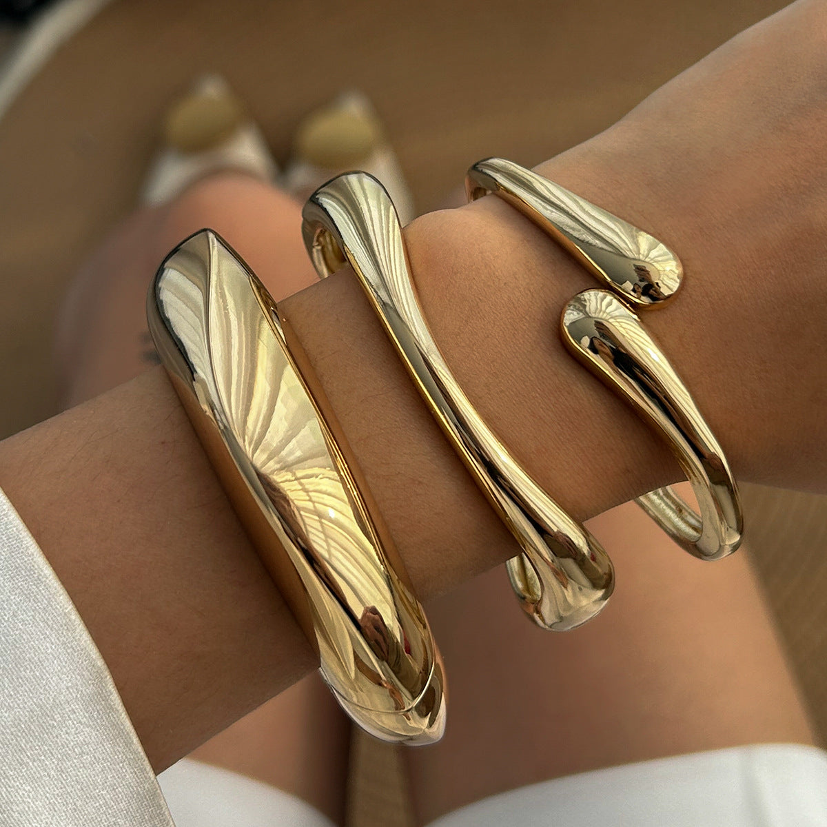 Fashionable Irregular Alloy Spring Bracelet Set