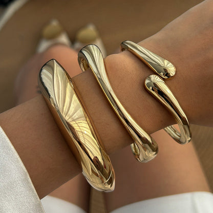 Fashionable Irregular Alloy Spring Bracelet Set