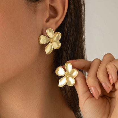 Metal Flower Pendant Necklace And Clip-On Earring Set