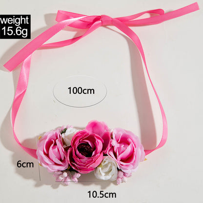 Elegant Short Feather Choker Necklace With White Floral Design