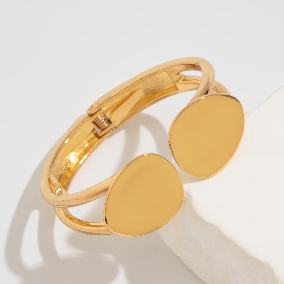 Exaggerated Large Pearl Open Cuff Bracelet Metallic Water Drop Spring Buckle Handband