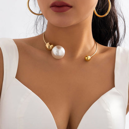 Trendy Asymmetrical Metal Circle Choker Necklace With Imitation Pearls