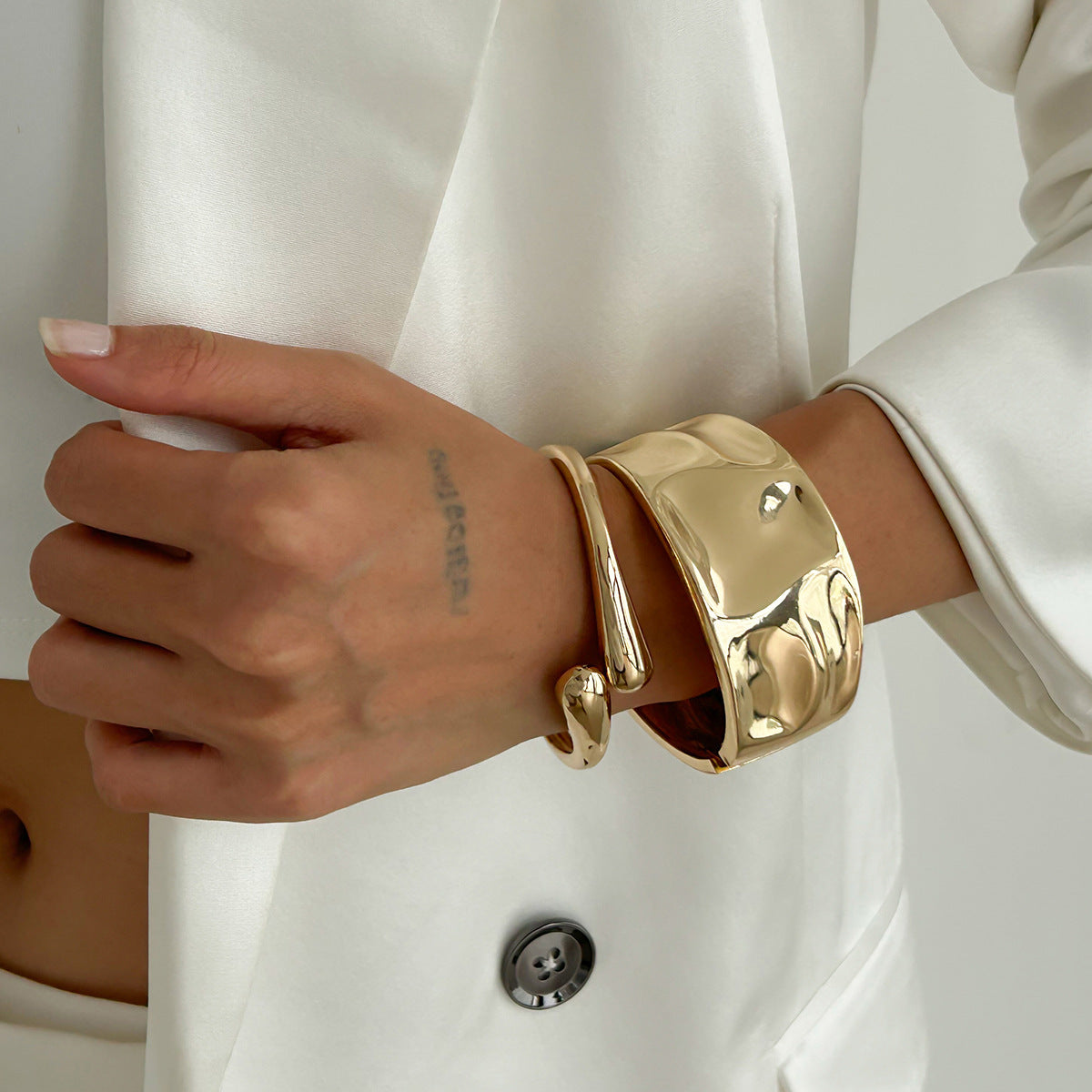 Fashionable Water Drop Spring Bracelet Trendy Alloy Bangle