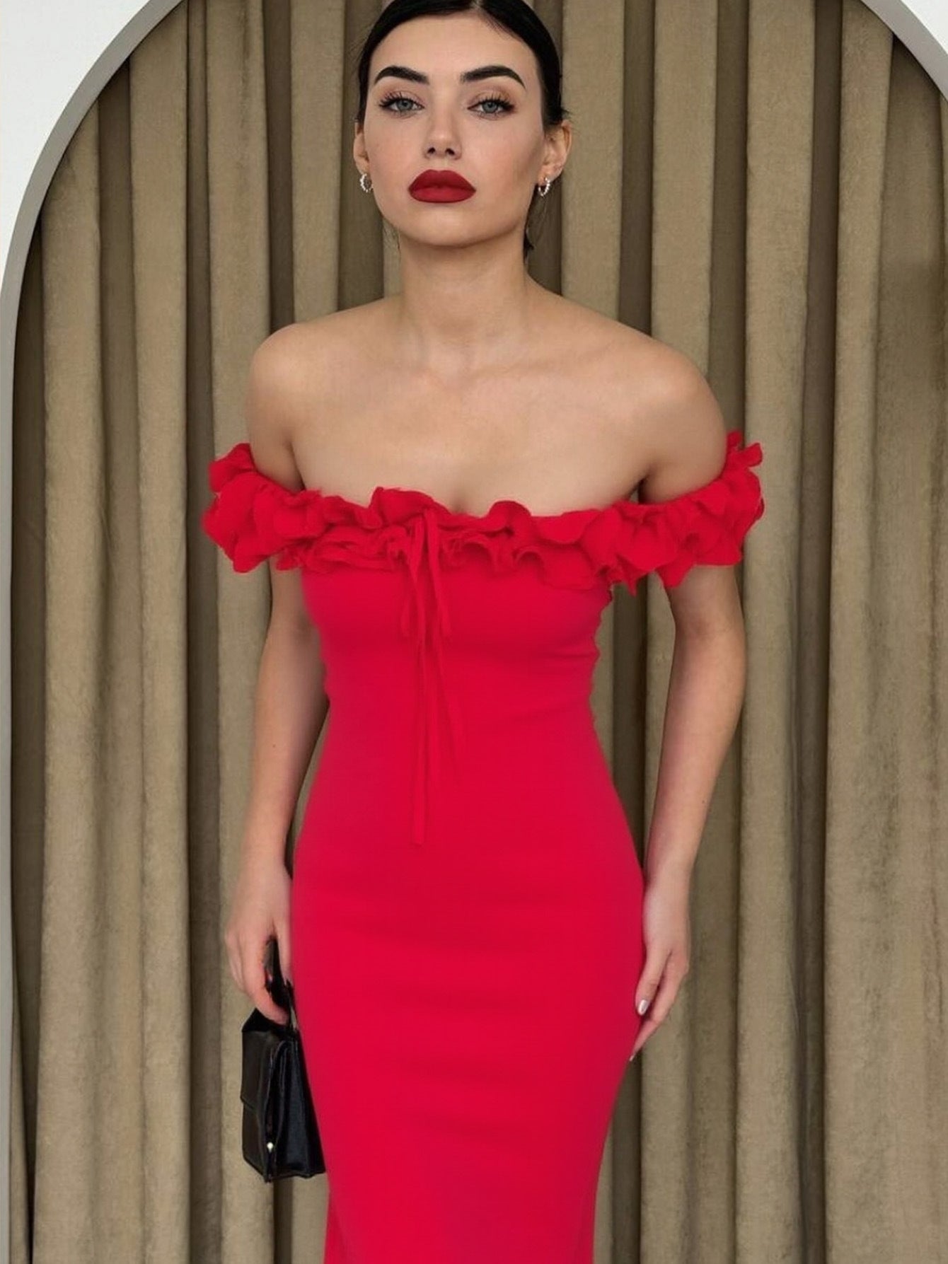Elegant Off-Shoulder Ruffled Bodycon Dress
