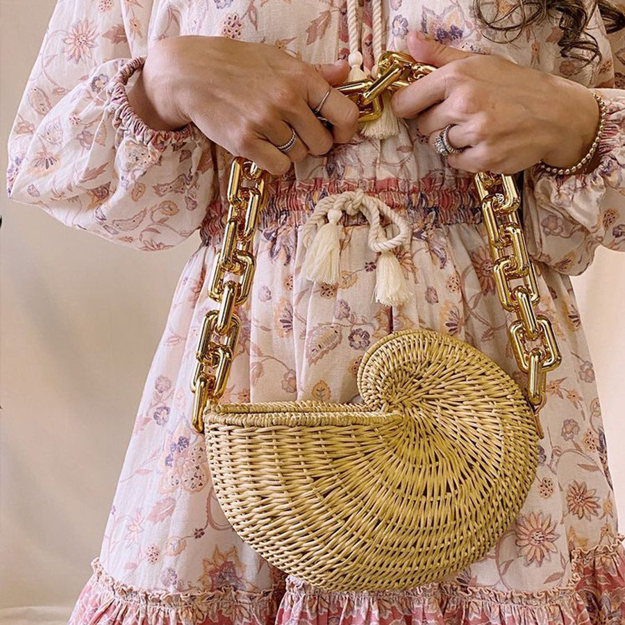 Woven Straw Woven Bag Shell Shape Rattan Woven Bag Personalized Acrylic Chain Shoulder Bag