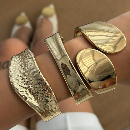 Stylish Geometric Oval Metal Bracelet - Fashionable Wide Cuff