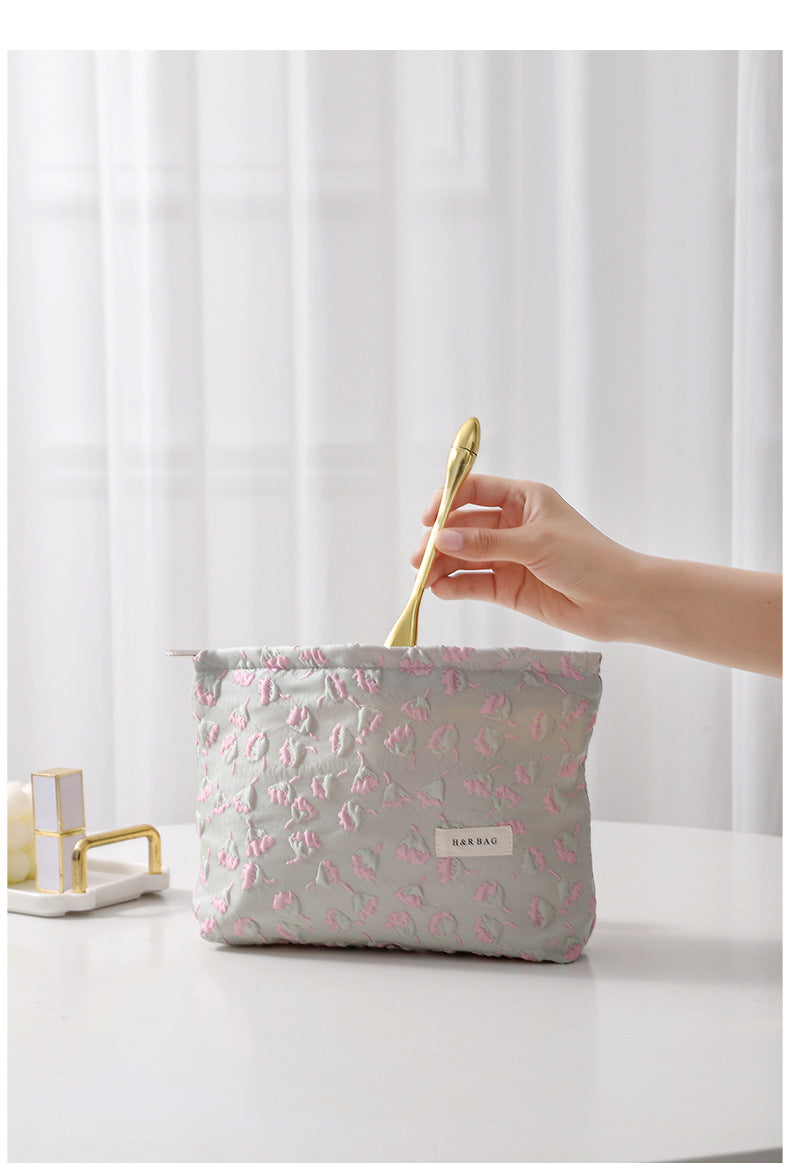Simple FloralÂ Jacquard Sweet Cosmetic Bag