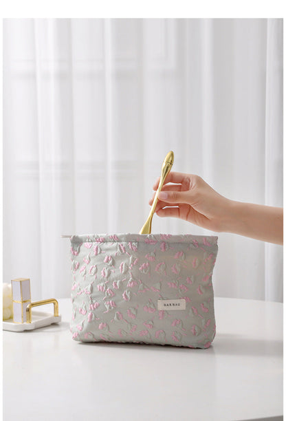 Simple FloralÂ Jacquard Sweet Cosmetic Bag