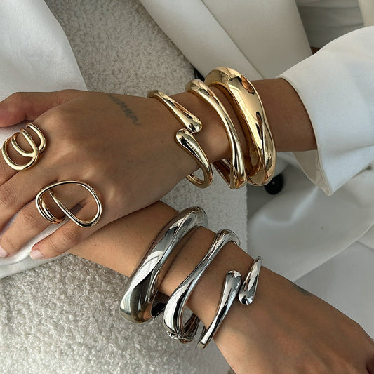 Fashionable Irregular Alloy Spring Bracelet Set