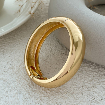 Vintage Square Metal Bracelet For Women Stylish Spring Bangle