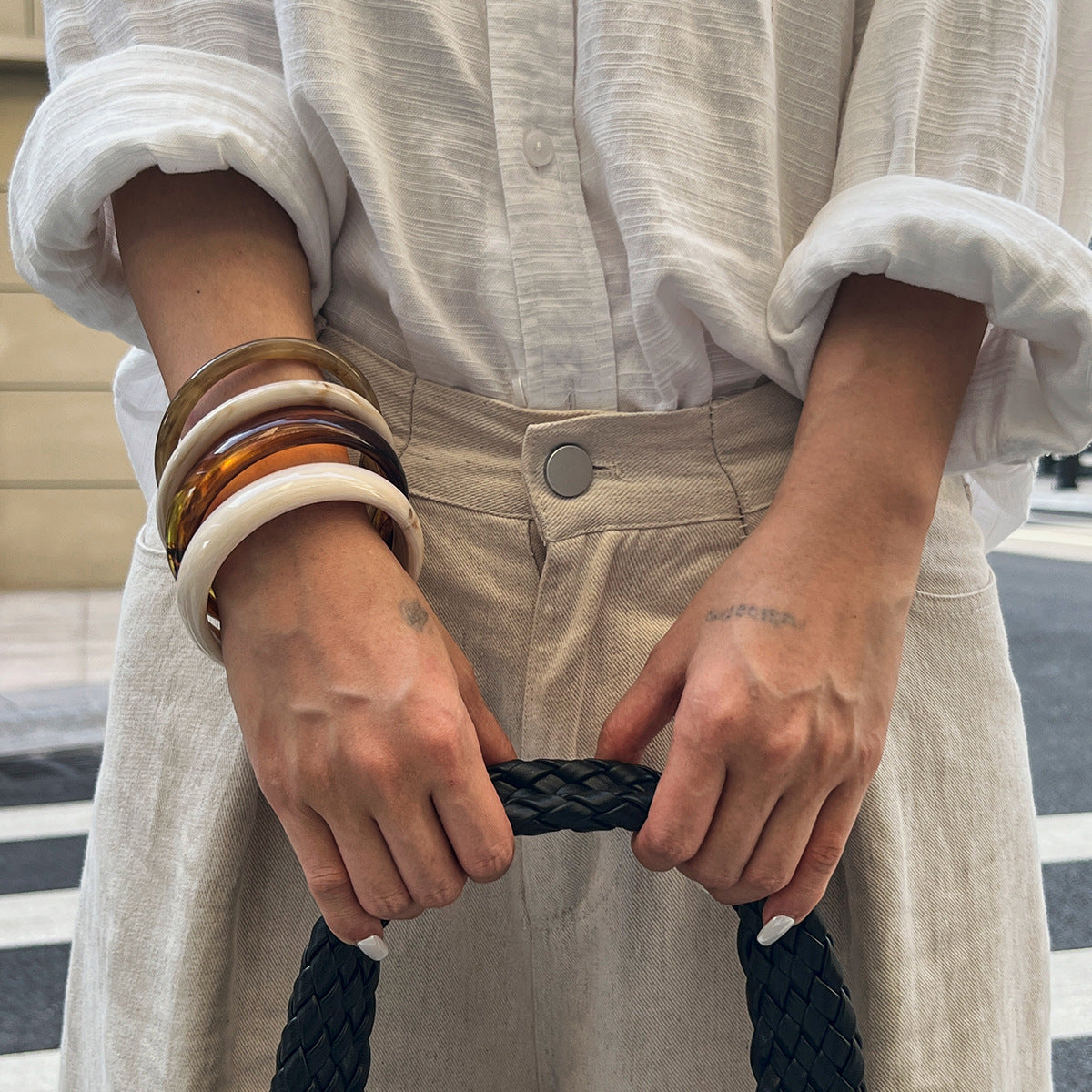 Minimalist Resin Texture Circle Bangle Stylish Commuter Bracelet